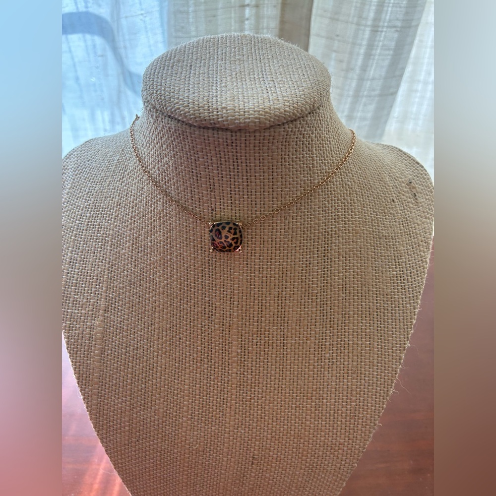 Gold Chain Necklace with Leopard Print Pendant - Picture 3 of 4